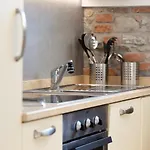 Rooftop Delight With Terrace Apartamento *