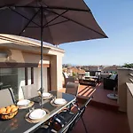 Rooftop Delight With Terrace Apartamento