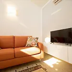 Rooftop Delight With Terrace Apartamento Lucca