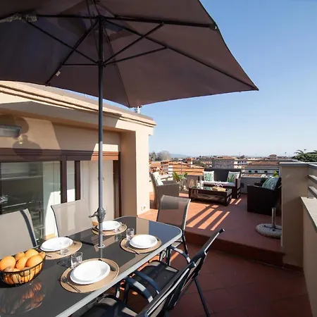 Rooftop Delight With Terrace 아파트