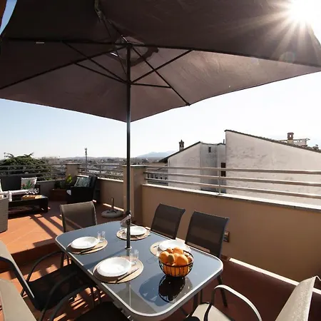 Rooftop Delight With Terrace 아파트 *