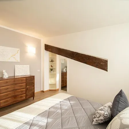 Apartman Rooftop Delight With Terrace Lucca