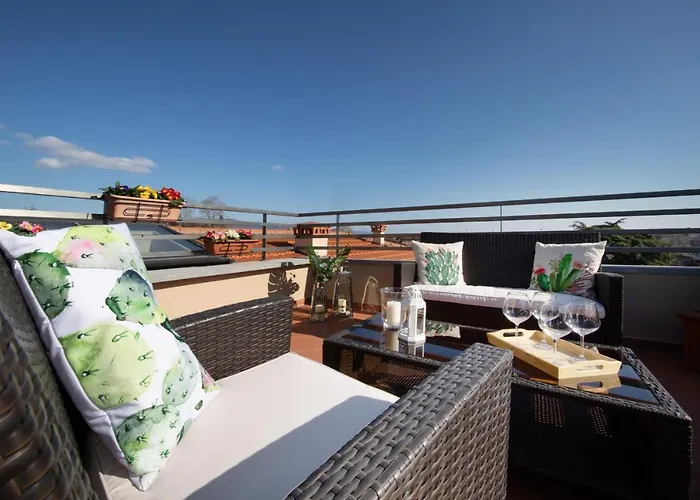 Appartement Rooftop Delight With Terrace Lucques