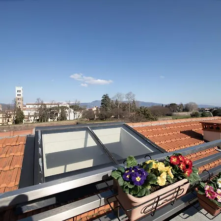 Rooftop Delight With Terrace * 卢卡